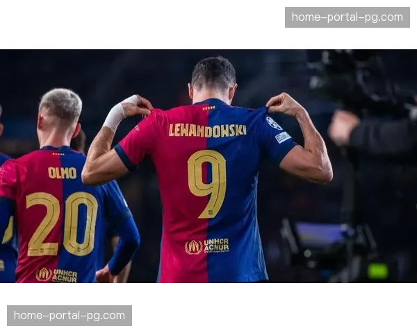 特写镜头:莱万多夫斯基重返威斯特法伦,接角球头槌破门后拒绝庆祝 特写镜头:莱万多夫斯基重返威斯特法伦,接角球头槌破门后拒绝庆祝